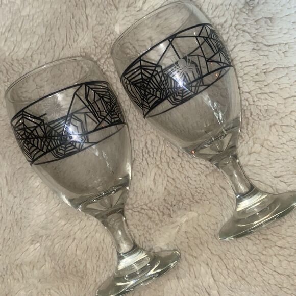 Set of Four Spider Web 🕷🕸Glasses! - Picture 9 of 9